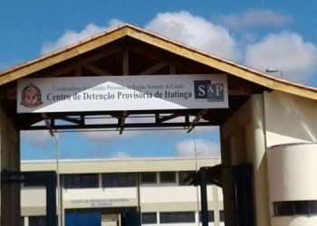 MULHER É FLAGRADA TENTANDO ENTRAR EM PRESÍDIO COM DROGA ESCONDIDA NA VAGINA