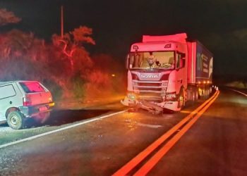MOTORISTA MORRE APÓS COLISÃO COM CARRETA EM RODOVIA DA REGIÃO
