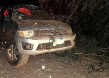 CAMINHONETE COM 9 OCUPANTES CAPOTA E MATA JOVEM DE 20 ANOS NA REGIÃO