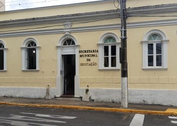 EDUCAÇÃO NEGA ESTAR FORNECENDO SOMENTE BOLACHAS COMO MERENDA EM ESCOLA DE AVARÉ