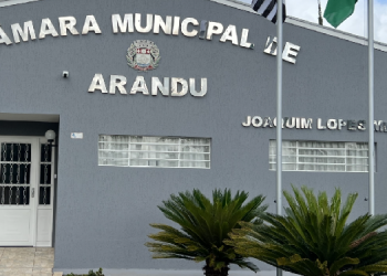 COMISSÃO PROCESSANTE ARQUIVA DENÚNCIA CONTRA O VEREADOR LUCIANO MENECHINI EM ARANDU