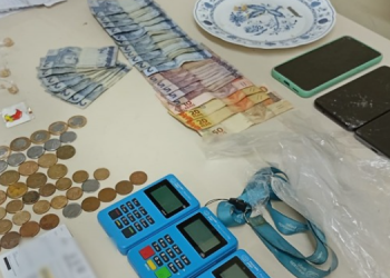 CASAL É PRESO APÓS SER FLAGRADO COM MAIS DE 40 PEDRAS DE CRACK