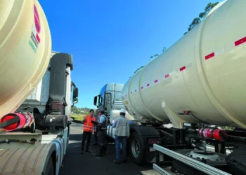 IPEM-SP FLAGRA IRREGULARIDADES EM CAMINHÕES-TANQUE NA REGIÃO DE AVARÉ
