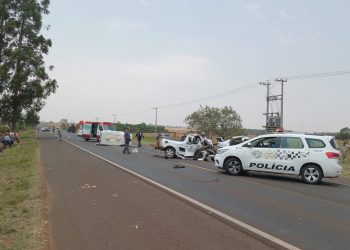 COLISÃO FRONTAL ENTRE AMBULÂNCIA E CARRO DEIXA TRÊS MORTOS NA SP-245 EM AVARÉ