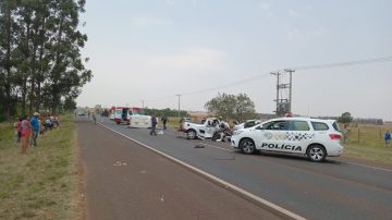 COLISÃO FRONTAL ENTRE AMBULÂNCIA E CARRO DEIXA TRÊS MORTOS NA SP-245 EM AVARÉ