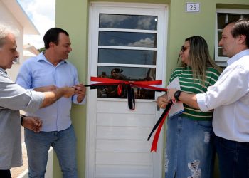 EMOÇÃO MARCA ENTREGA DE 169 CASAS POPULARES EM CERQUEIRA CÉSAR