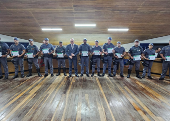 POLICIAIS MILITARES SÃO HOMENAGEADOS POR ATUAÇÃO HEROICA EM CASO DE TENTATIVA DE ESTUPRO E SEQUESTRO DE CRIANÇA EM AVARÉ