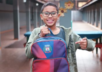 PREFEITURA DE ARANDU REALIZA ENTREGA DE UNIFORMES ESCOLARES PARA ALUNOS DA REDE MUNICIPAL