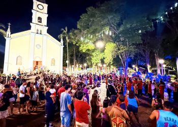 INAUGURAÇÃO DAS LUZES DE NATAL ILUMINA ARANDU COM FÉ, MÚSICA E ENCANTO