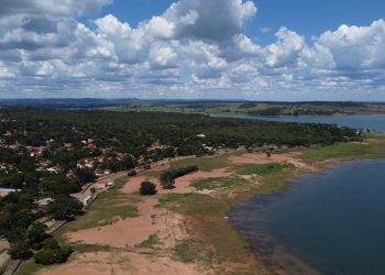 MANUTENÇÃO NA ORLA DO BALNEÁRIO COSTA AZUL É SUSPENSA APÓS INQUÉRITO DO MINISTÉRIO PÚBLICO