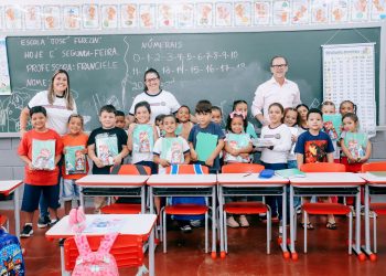 ENTREGA DE KITS ESCOLARES AOS ALUNOS MARCA INÍCIO DO ANO LETIVO EM ARANDU