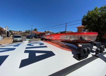 MULHER É PRESA EM FLAGRANTE APÓS DEIXAR FILHOS SOZINHOS PARA IR A BALADA