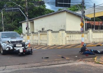 COLISÃO ENTRE CARRO E MOTO DEIXA FERIDOS NO CRUZAMENTO DA BAHIA COM A PARÁ EM AVARÉ