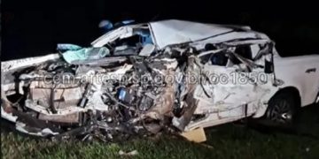 MOTORISTA MORRE E CAMINHONETE FICA DESTRUÍDA EM COLISÃO CONTRA CARRETA NA REGIÃO
