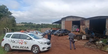 OPERAÇÃO INTEGRADA APREENDE ARMA E VEÍCULOS ROUBADOS EM DESMANCHE CLANDESTINO NA REGIÃO