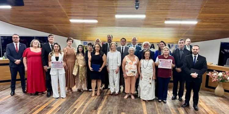 CÂMARA DE AVARÉ CELEBRA 150 ANOS E HOMENAGEIA MULHERES COM TÍTULO DE MULHER BENEMÉRITA