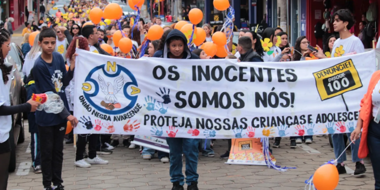 AVARÉ REALIZA CAMINHADA DE COMBATE AO ABUSO E EXPLORAÇÃO SEXUAL DE CRIANÇAS E ADOLESCENTES