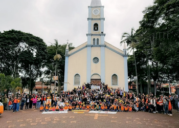 CAMINHADA ENCERRA CAMPANHA MAIO LARANJA E MOBILIZA COMUNIDADE EM ARANDU