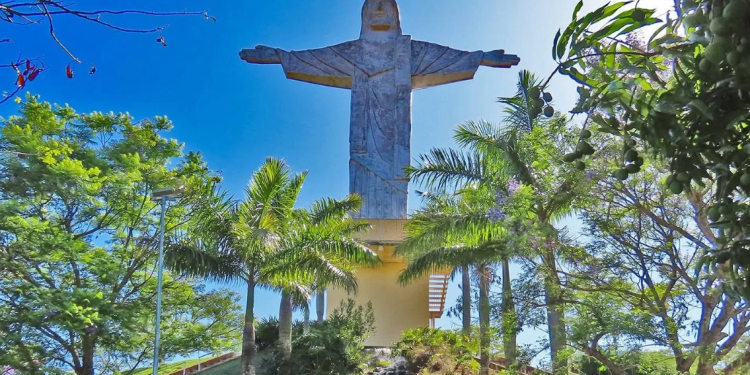 CRISTO REDENTOR DE AVARÉ COMEÇA A SER RESTAURADO E TERÁ ILUMINAÇÃO ESPECIAL EM LED