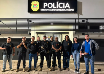 OPERAÇÃO APREENDE CIGARROS E VAPES E MIRA IRREGULARIDADES EM BARES E ADEGAS DE CERQUEIRA CÉSAR