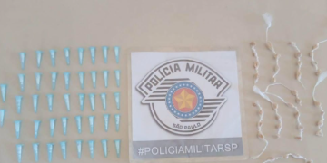 HOMEM É PRESO APÓS SER FLAGRADO COM 80 PORÇÕES DE DROGAS