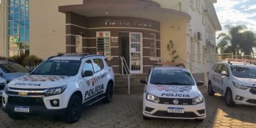 DUPLA FOGE DA PM, CAI EM BURACO E MOTO COM MOTOR DE LEILÃO É APREENDIDA EM AVARÉ