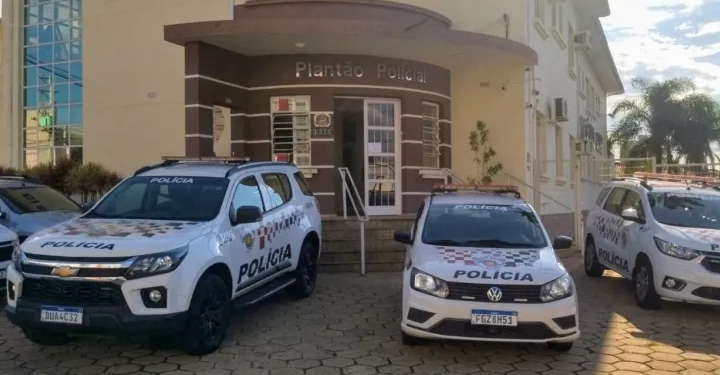 DUPLA FOGE DA PM, CAI EM BURACO E MOTO COM MOTOR DE LEILÃO É APREENDIDA EM AVARÉ