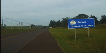 COLISÃO ENTRE DOIS CARROS DEIXA VÍTIMA PRESA ÀS FERRAGENS E QUATRO FERIDOS EM RODOVIA DE ARANDU