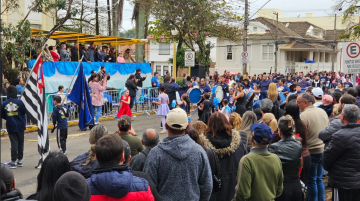 DESFILE REÚNE ESCOLAS, ENTIDADES E FORÇAS DE SEGURANÇA NOS 165 ANOS DE AVARÉ