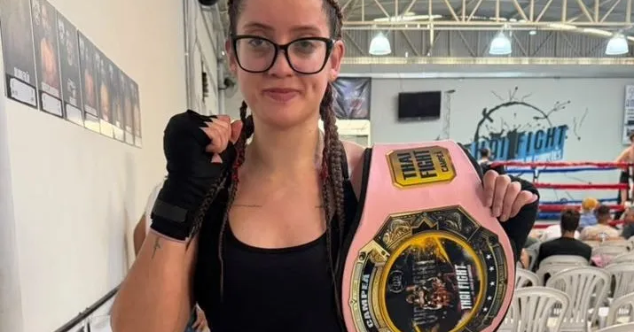ATLETA DE AVARÉ NOCAUTEIA ADVERSÁRIA E CONQUISTA CINTURÃO DE MUAY THAI EM MATÃO