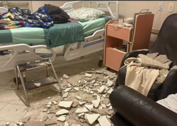 PARTE DO TETO DESABA EM QUARTO DE HOSPITAL E ACOMPANHANTE FICA FERIDA