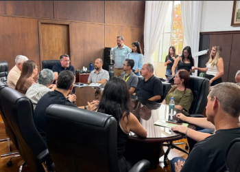 PREFEITO RECEBE COMERCIANTES PARA DISCUTIR OBRA CONTRA ENCHENTES NO CENTRO DE AVARÉ